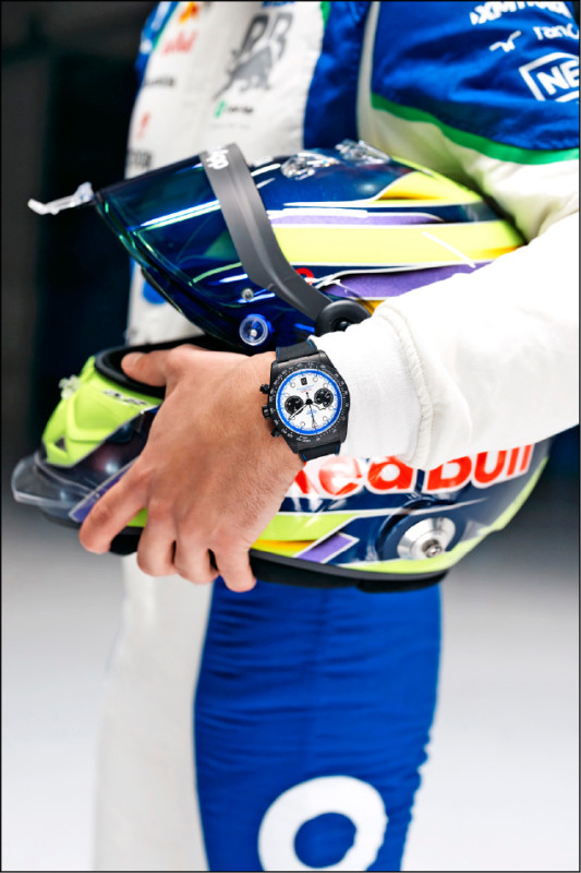 帝舵為紀念與Visa Cash App Racing Bulls F1車隊於2025年繼續合作，推出Black Bay Chrono"Carbon 25"腕錶，全球限量2,025只，每只236,500元。