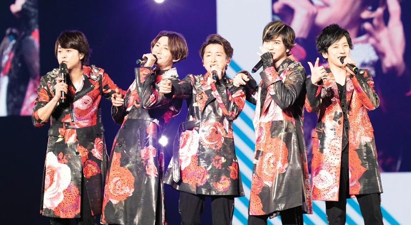 日本天團「嵐」（ARASHI）昨日拋出震撼彈，透過粉絲俱樂部網站宣布將於明年巡演後解散。(截自嵐粉絲俱樂部)