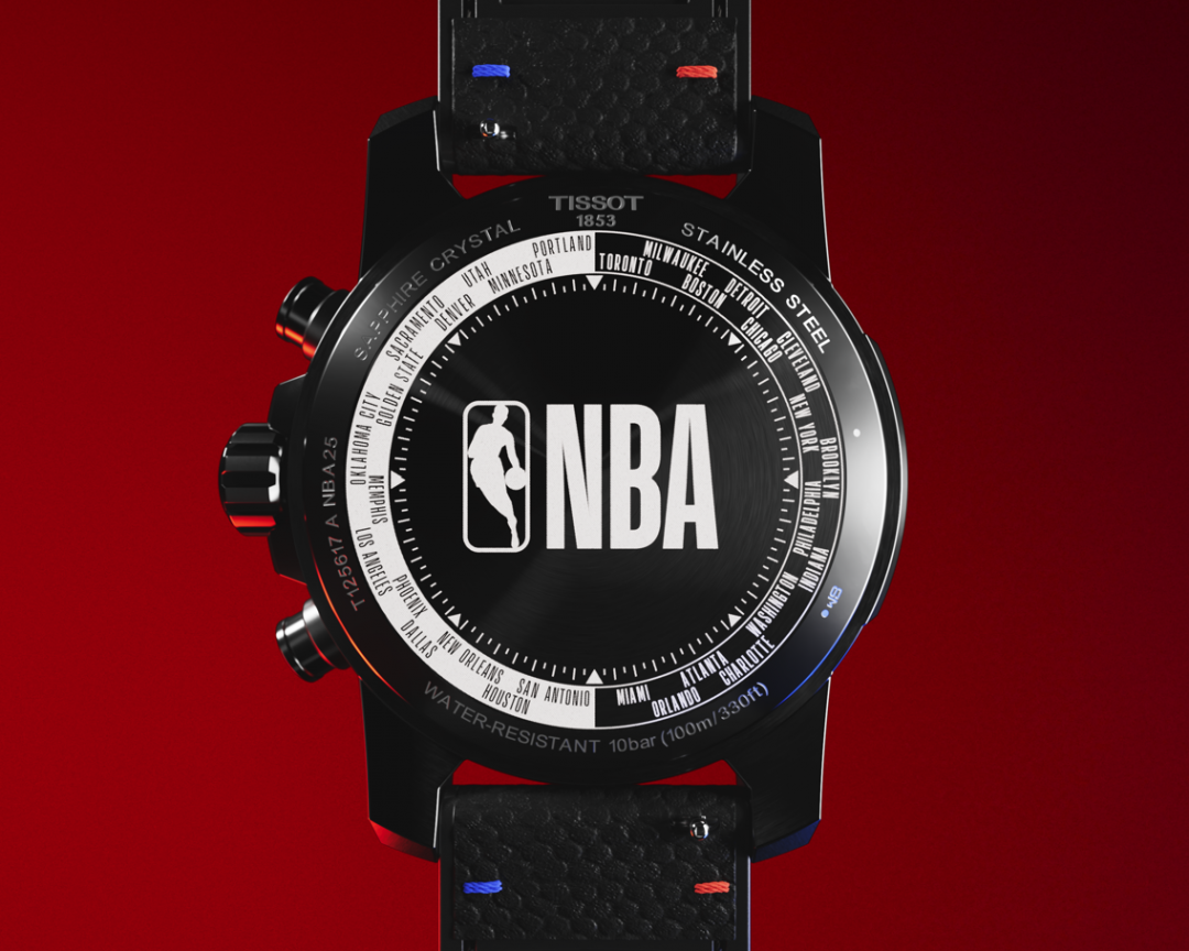 錶底蓋鐫刻NBA球隊所屬的城市與洲份，並按緯度排列西部聯盟和東部聯盟