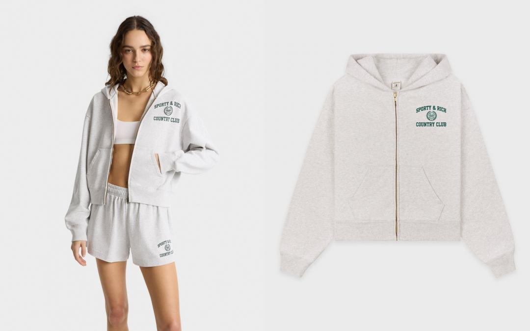 Sporty＆Rich（左起）Varsity Crest Cropped Zip Hoodie印花連帽外套（NT$8,980）、Varsity Crest Disco Short印花休閒五分褲（NT$4,680）。