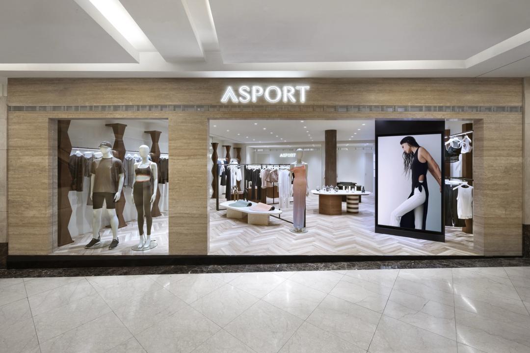 ASPORT微風廣場店重新開幕，融入「運動即生活」的理念，打造舒適放鬆的購物空間。