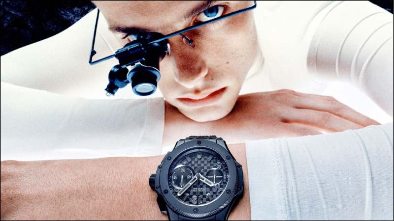 Hublot Big Bang系列腕錶滿20週年，一次推出五種不同材質的新作。圖為極致黑陶瓷款。