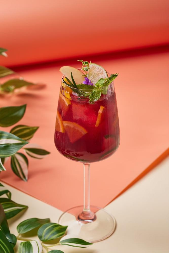 A9 6F Gubami Social，5/11女性來店消費送SANGRIA一杯。