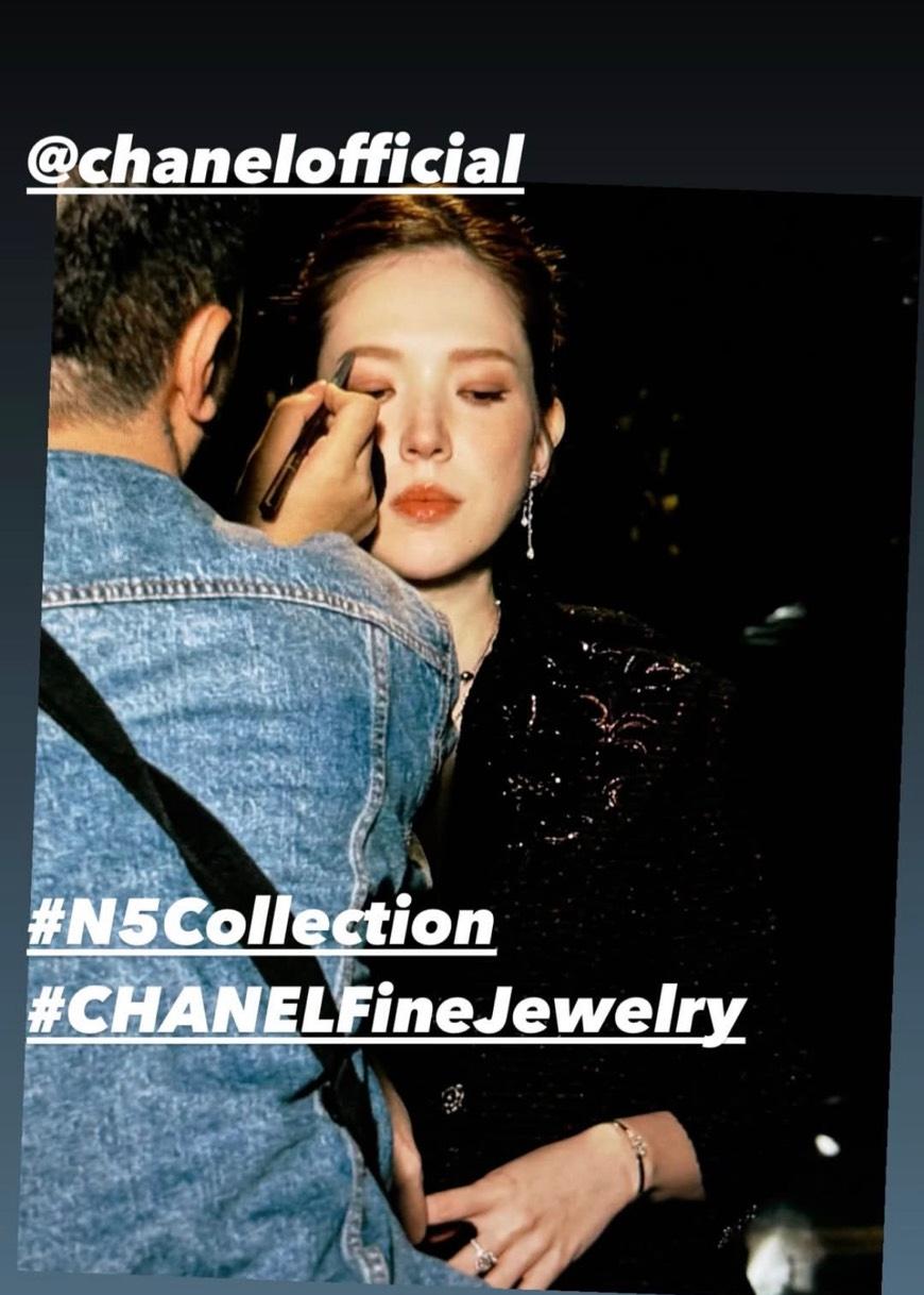 許瑋甯現身CHANEL品牌電影活動，一身黑卻難掩精緻。