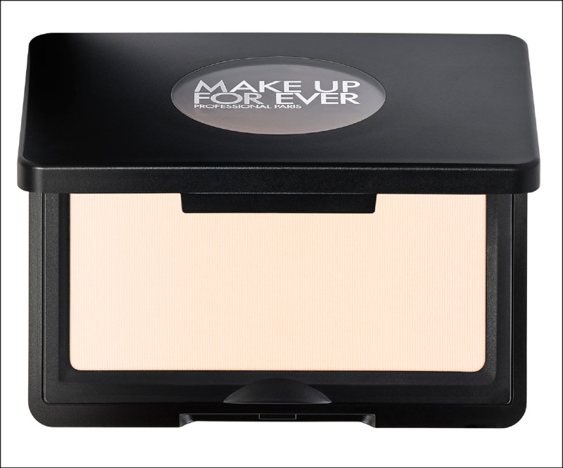 MAKE UP FOR EVER藝術大師放膽玩色頰彩 #H100，1,050元，絲絨親膚質地，可創意疊色，色號#H100號稱「淚溝神器」，一刷修飾凹陷及黯沉，讓肌膚瞬間變膨潤，同時具備蜜粉餅的效果，是上市後賣得最好的色系。