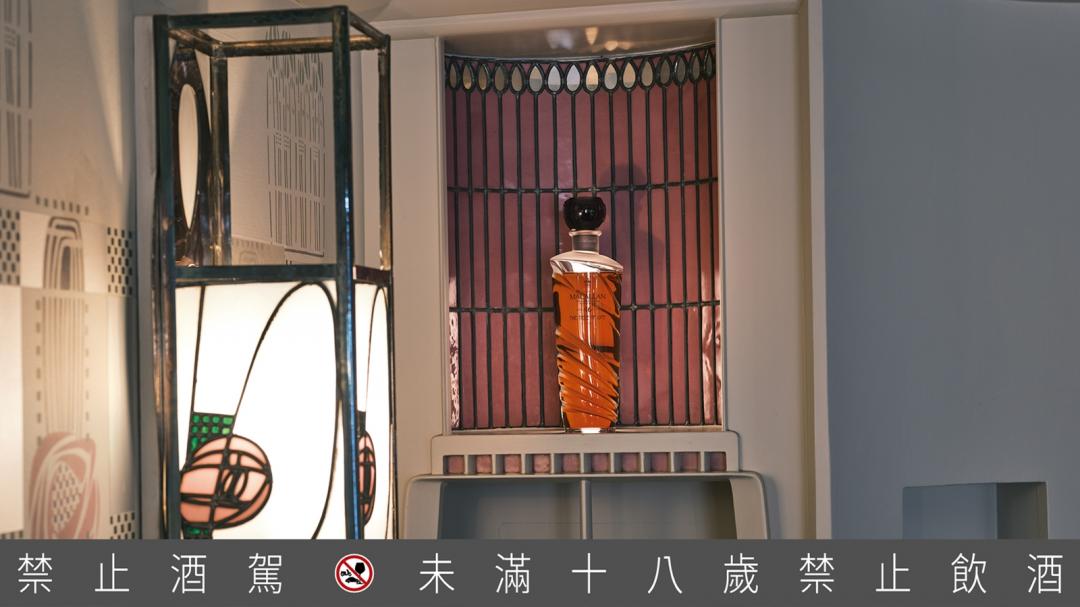 麥卡倫鉅獻《The Tree of Life》致敬Charles Rennie Mackintosh詩意美感，綻放生命與藝術之美。（麥卡倫提供）