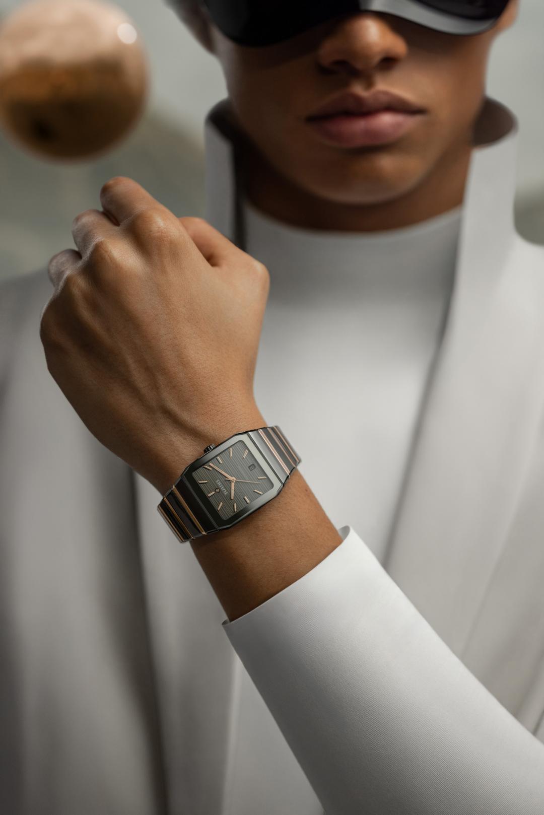 RADO Anatom系列高科技陶瓷自動腕錶，拋光電漿高科技陶瓷搭配玫瑰金色PVD精鋼，147,300元。