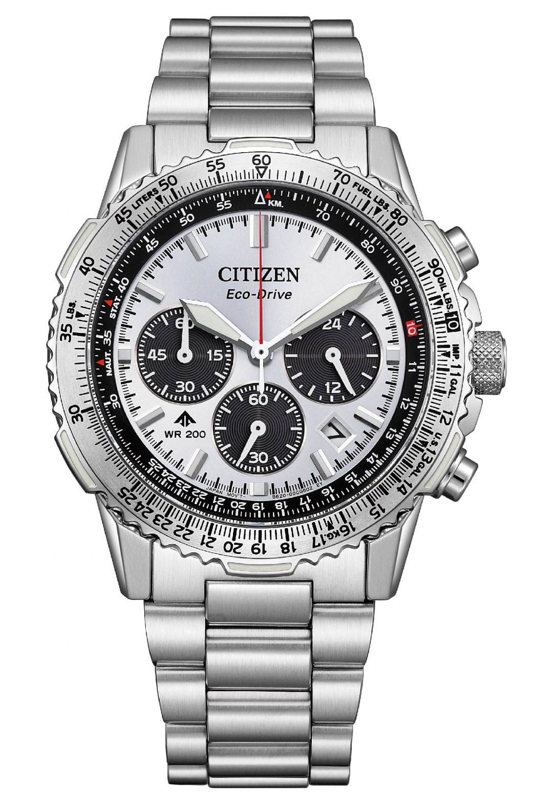 CITIZEN Promaster Sky系列CA4660-61A錶款，以白色錶盤搭配黑色三眼小盤，是經典的「熊貓臉」，18,800元。(CITIZEN提供，以下同)