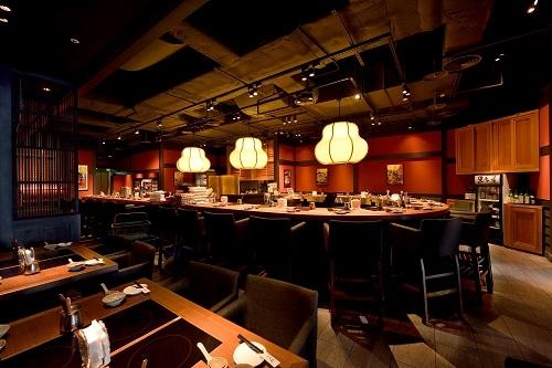 黑毛屋本家，點選四人限定套餐，贈「特選日本和牛&豬五花組合」或「廣島牡蠣」2選1。