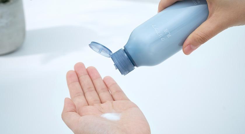 清新乳液，390元，清爽使用體驗，能有效鎖水、調理肌理。