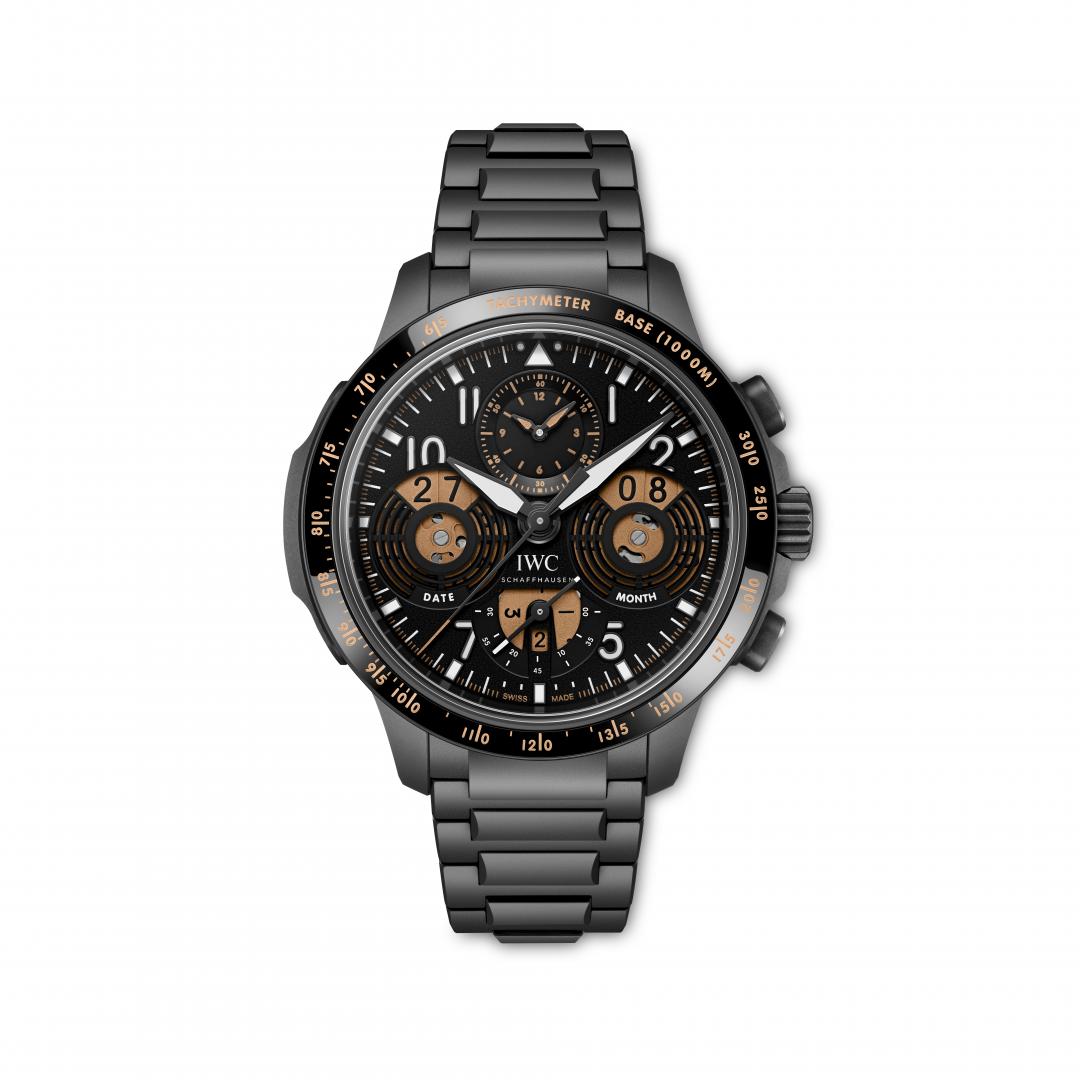 IWC飛行員萬年曆數字日期-月份高性能計時腕錶，完美結合複雜空能和帥氣外型，價格店洽。(IWC提供，以下同)