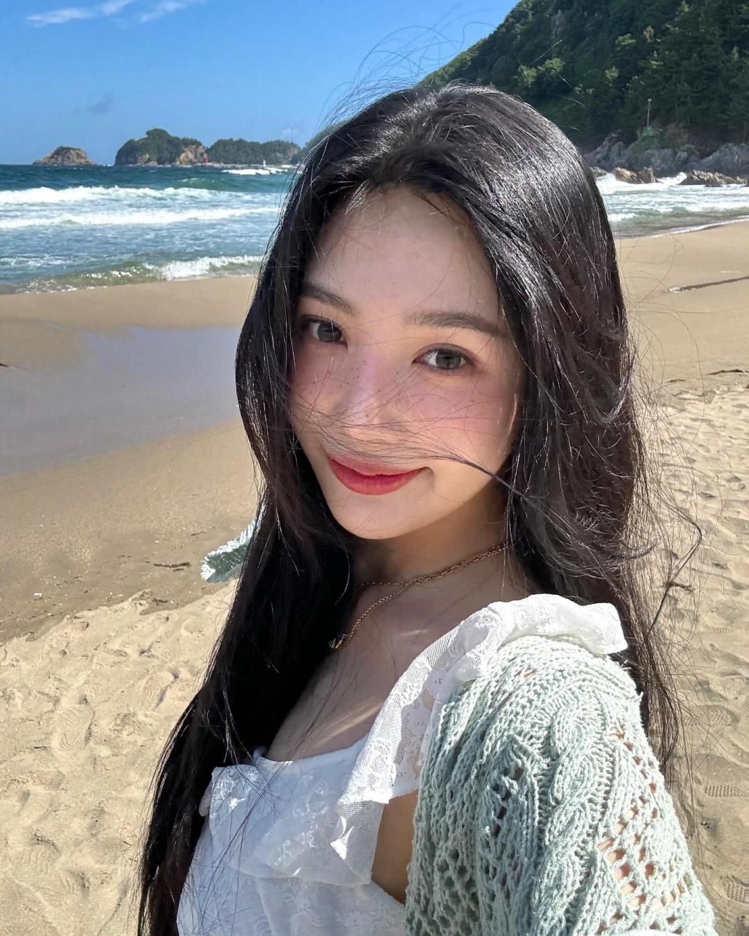 Joy有著天使臉孔、魔鬼身材。