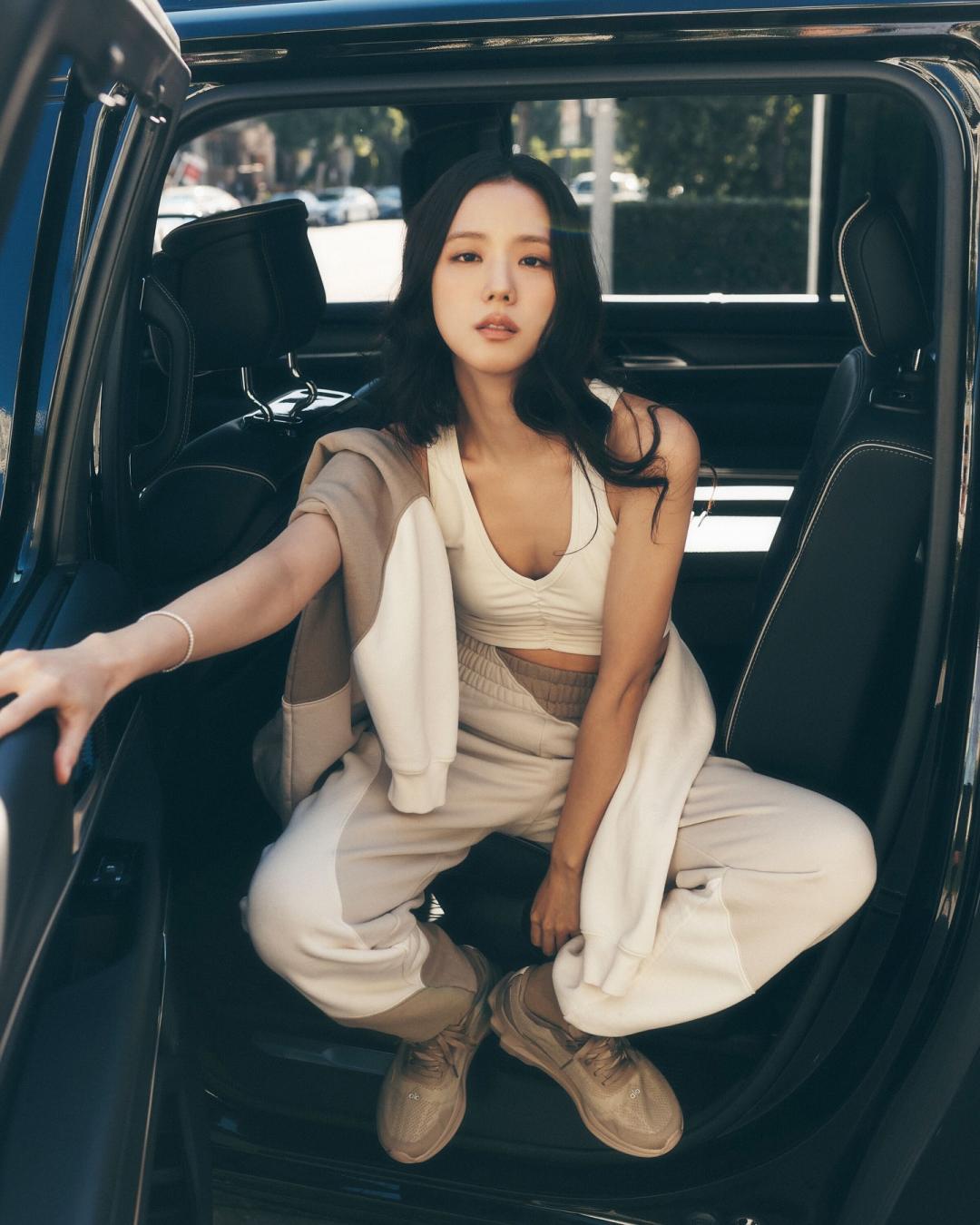 Jisoo多次當選「全球最美女星」冠軍。