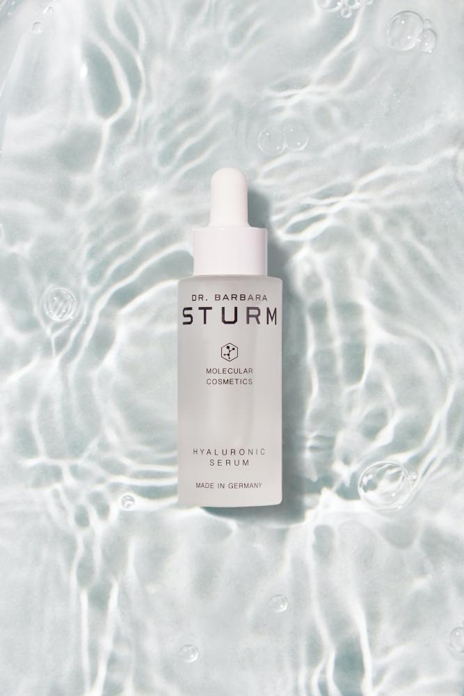 DR. BARBARA STURM 玻尿酸雙效精華，30ml，9,900元。