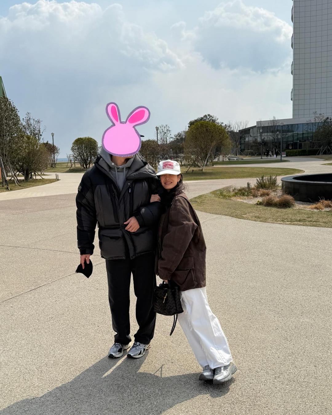 孫藝真偶爾會在個人社群中曬恩愛。