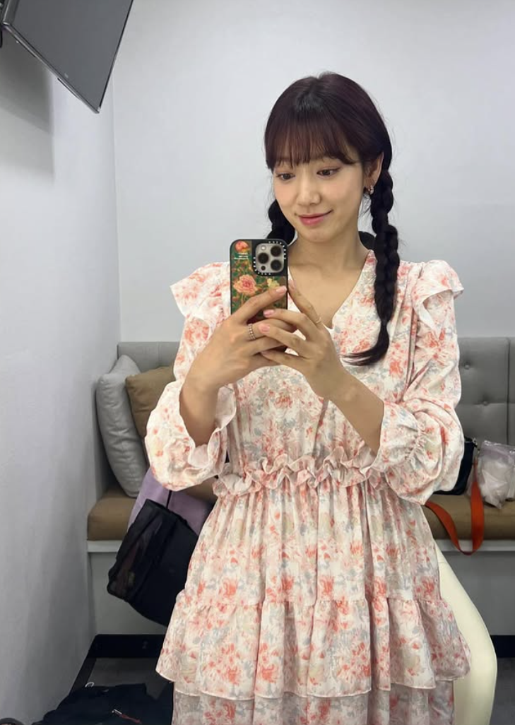 樸信惠全身上下都是無齡少女感。(翻攝自IG，以下同)