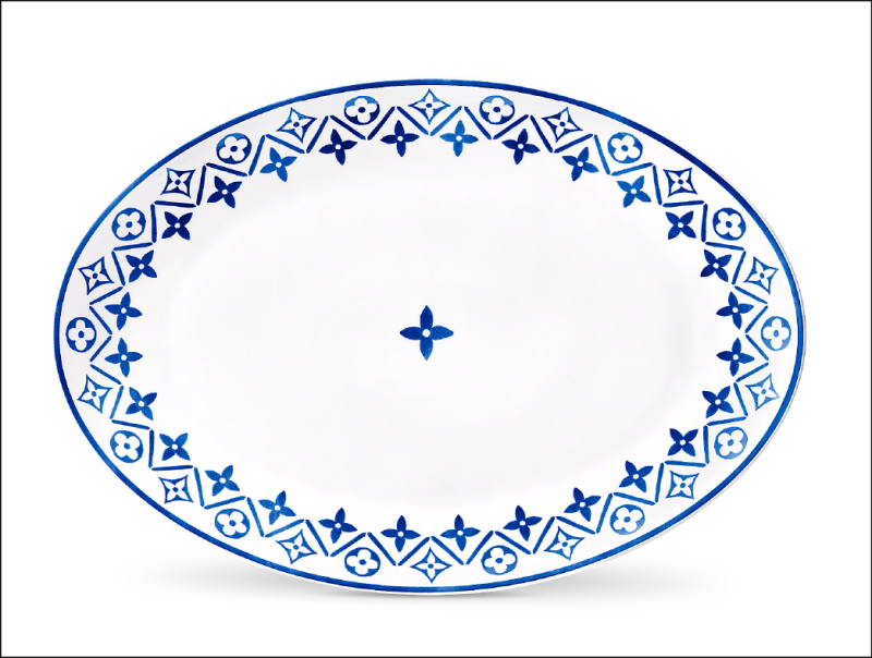Monogram Flower Tile橢圓形餐碟，16,100元。