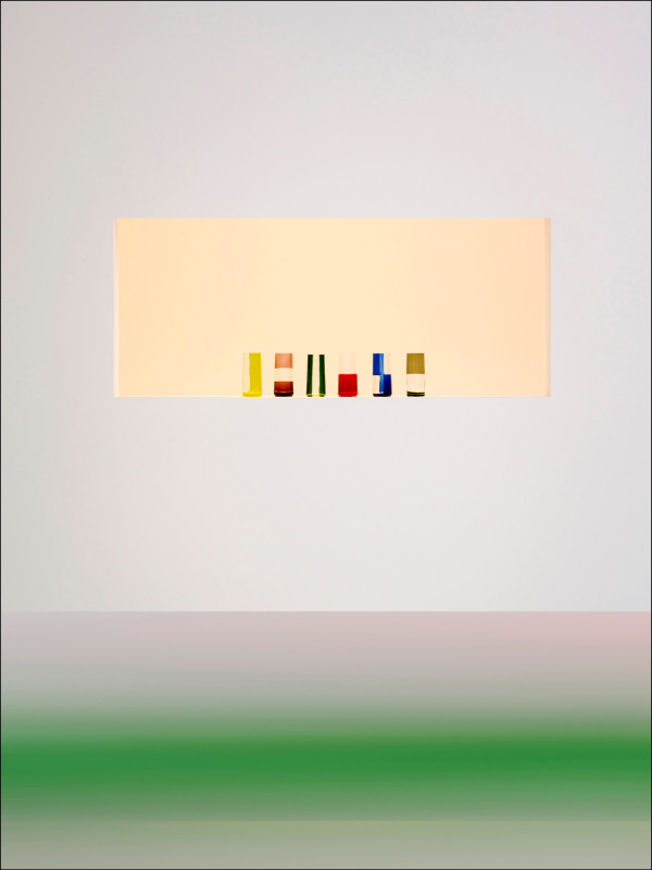 Hermès 2025家居系列作品在米蘭設計週現身，透過色彩與幾何勾勒豐富視覺效果。