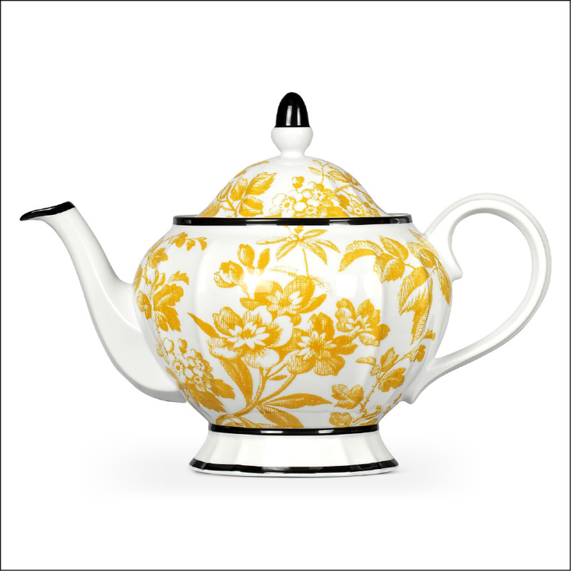 Gucci臘葉印花茶壺，25,200元。