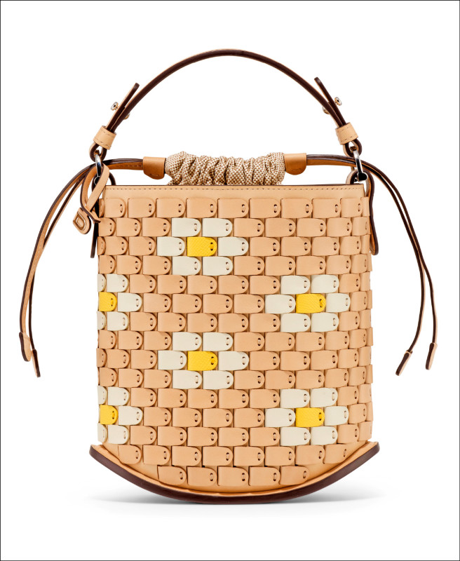 Delvaux Pin Mini Bucket Arsenal Flora Dream沙色，250,900元。