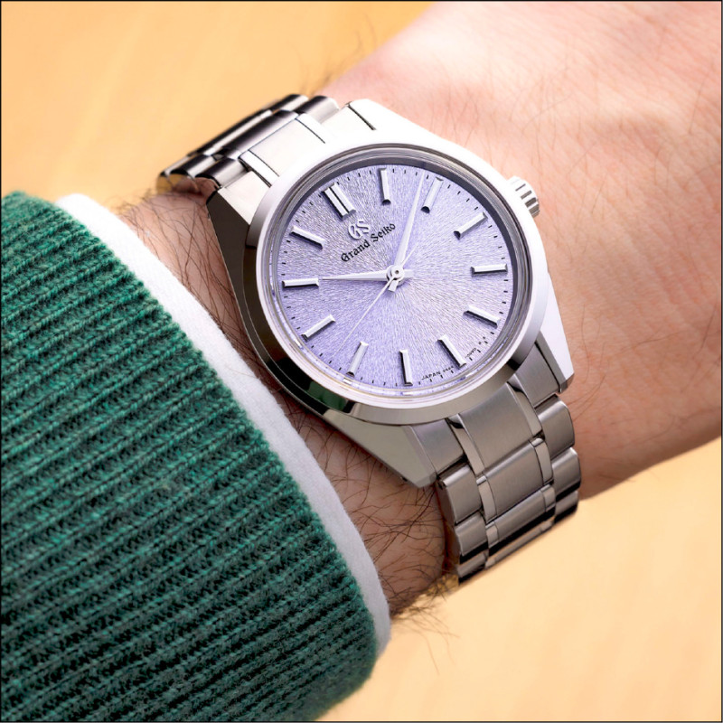 Grand Seiko SBGW323錶款以巖手縣桐花為靈感，36.5毫米錶徑突顯優雅，162,000元。