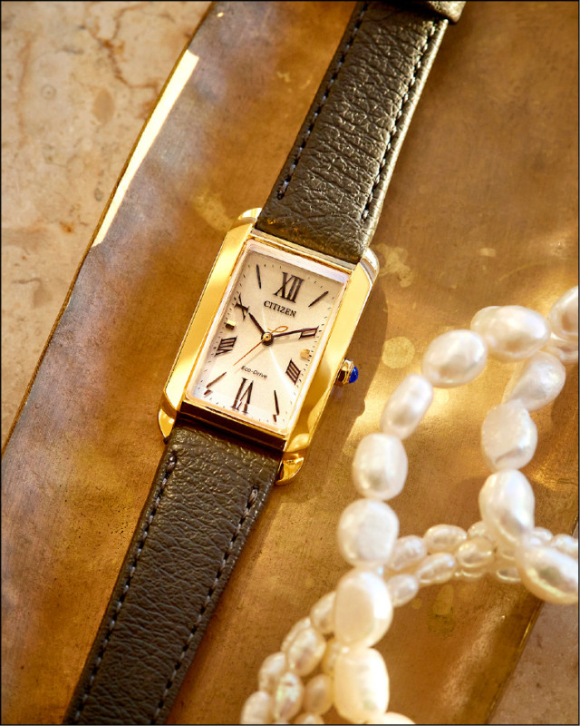 CITIZEN L系列EW5622-09P錶款，以金黃配色呼應夏日海灘，台灣限量100只，每只14,800元。