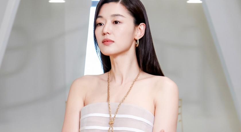韓國女星全智賢展現超狂的凍齡狀態。