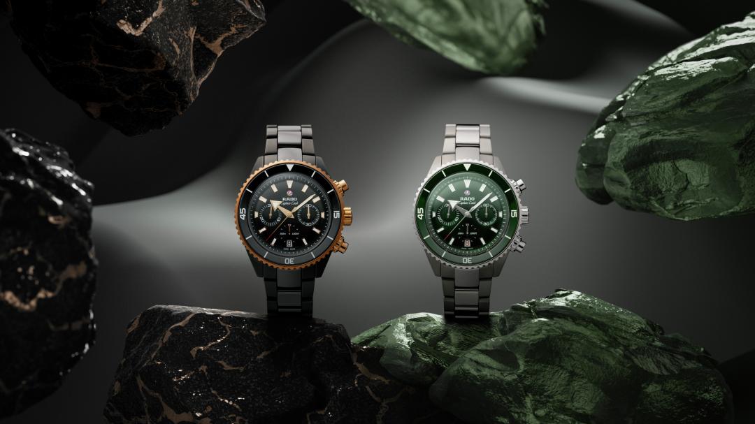 (左)RADO Captain Cook庫克船長高科技陶瓷計時腕錶黑金款，193,200元；(右)電漿灰與墨綠款，191,400元。