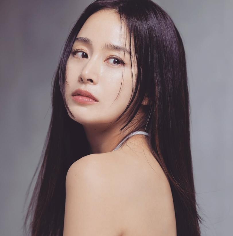 金泰希素有韓國天然美女封號，完全看不出年紀。