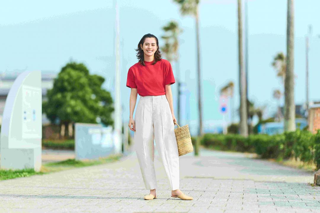 女裝AIRism棉質T恤，原價NT$390元，感謝價NT$290元。