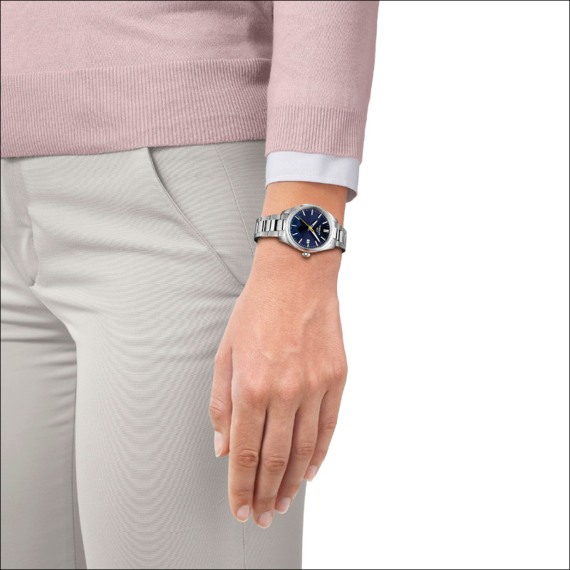 TISSOT少女峰聯名腕錶，PR100系列34毫米深藍色款，11,100元。
