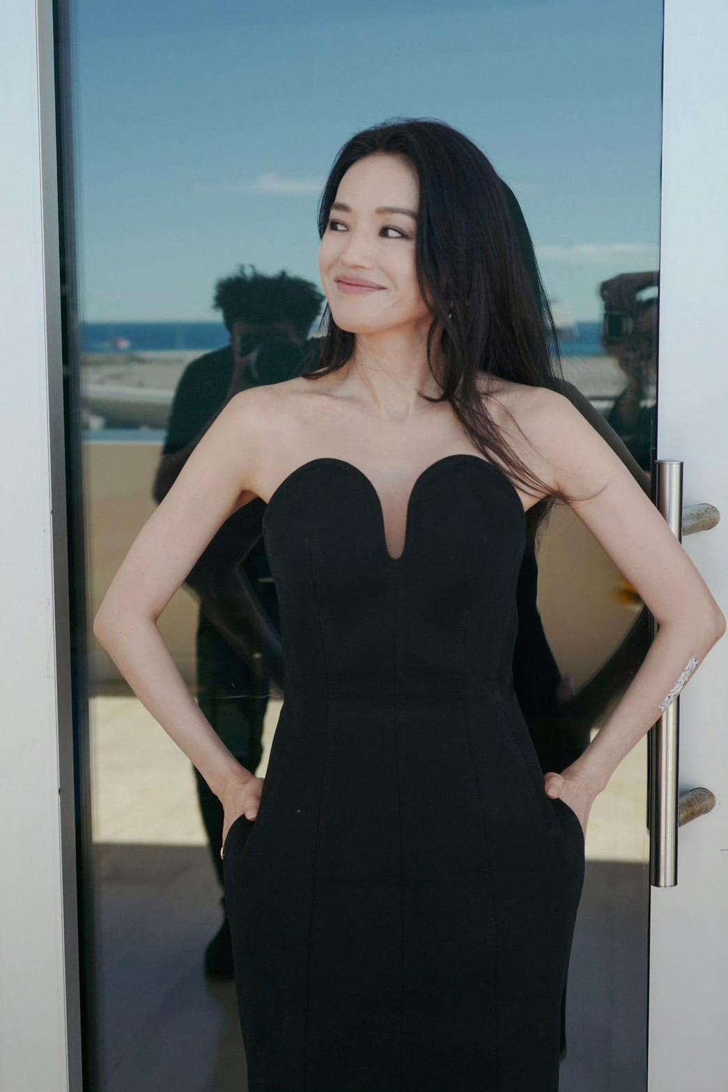 舒淇第8度踏上坎城影展紅毯，美極了。