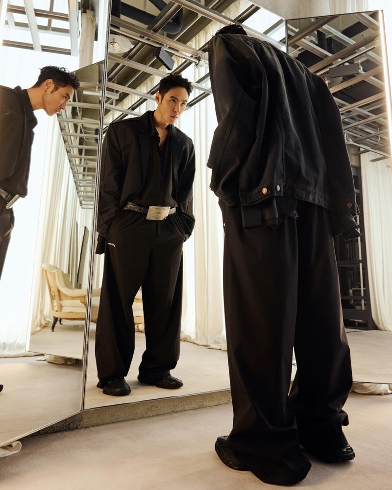 阮經天駕馭BALENCIAGA全新秋季系列，全身的黑色造型展現帥氣瀟灑風格。（BALENCIAGA提供）