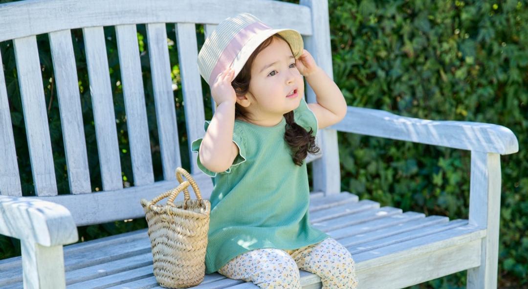 UNIQLO嬰幼兒服飾中會放置一張甲醛吸附紙，小小一張大大功效，下次再看到先留起來再說。