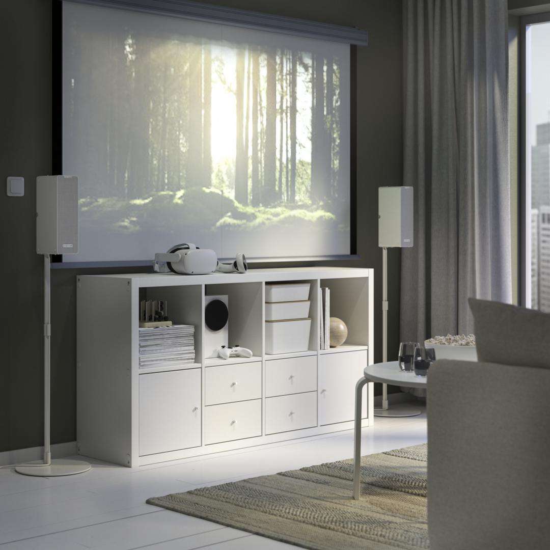 KALLAX層架組附4收納隔板，4,799元。