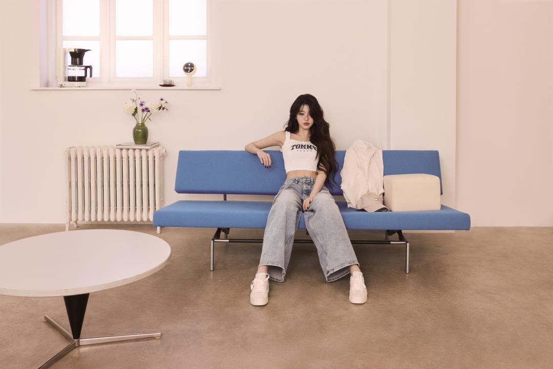 張員瑛是TOMMY JEANS 2025夏季形象廣告代言人。