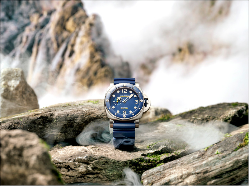 Submersible QuarantaQuattro Mike Horn限定版腕錶，搭載P.900自動上鍊機芯，動力儲存72小時、防水300米，價格店洽。