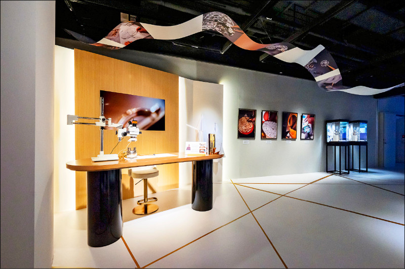 江詩丹頓270週年展《THE QUEST》，詳細介紹品牌歷史以及工藝，現場同時展出骨董作品與新品。即日起至6月13日於國立臺灣師範大學美術館展出。