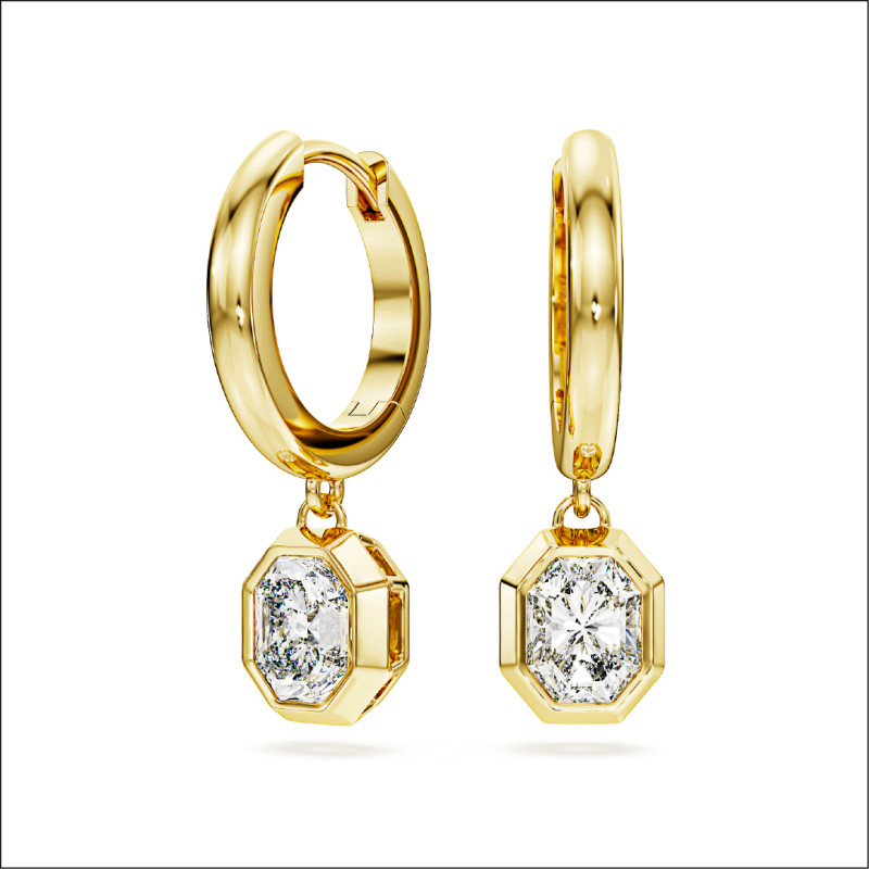 Octagon水滴形耳環，68,000元。