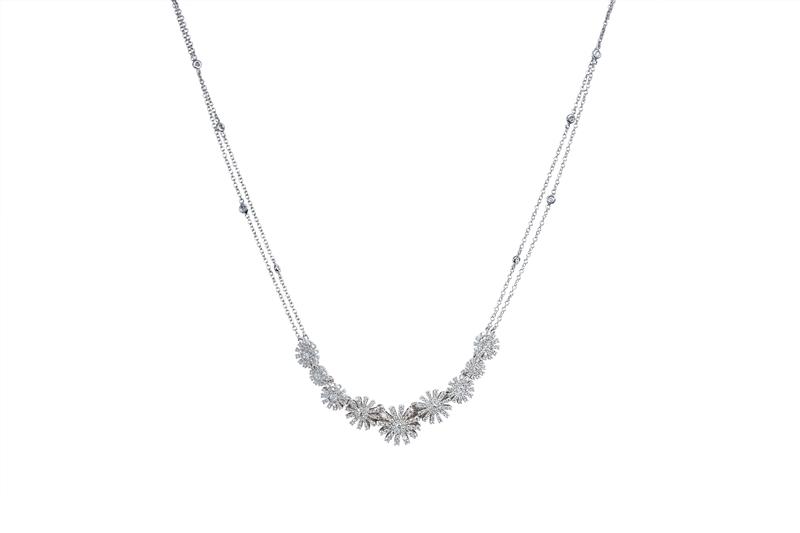DAMIANI Margherita瑪格麗特系列18K白金9朵花型鑽石項鍊，鑽石總重1.66克拉，490,000元。（DAMIANI提供）