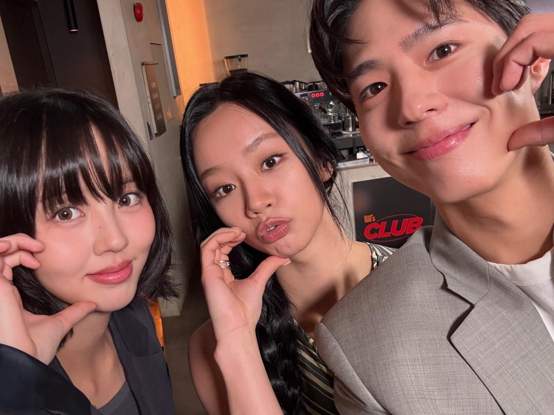 先前兩人也上惠利節目宣傳，由於朴寶劍與惠利是超熟好朋友，當天笑聲連連、氣氛極佳，也成為熱議話題。