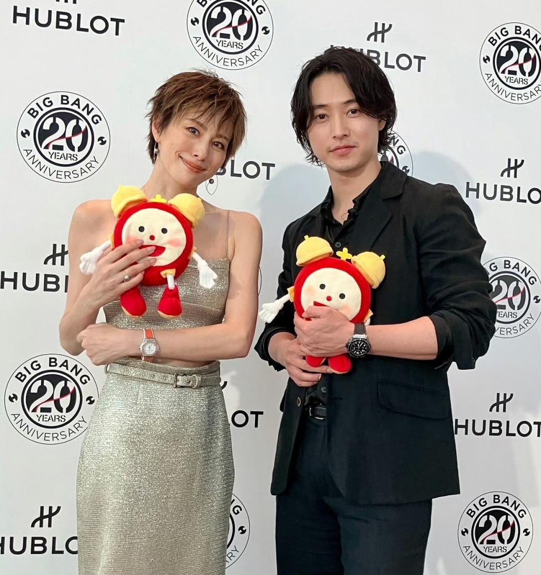 米倉涼子同框山崎賢人，看不出相差20歲。