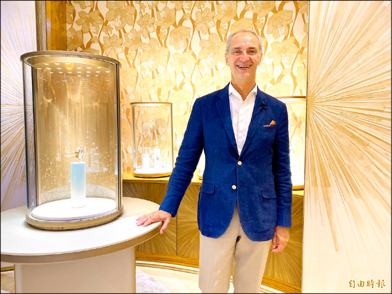 Michel Aliaga帶著卡地亞典藏系列13只珍稀腕錶來台，並詳細介紹品牌的製錶歷史。（記者林欣若攝）