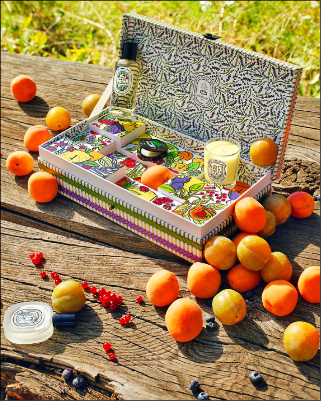 Diptyque 2025夏日倒數月曆10件組，備有童趣可愛的包裝盒，9,350元。