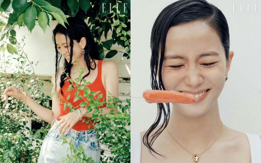 別於平時華服一套又一套的選項，全新時尚封面以背心搭配牛仔褲的造型最為主軸。