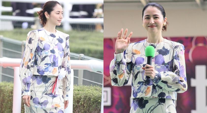 穿著一襲印花洋裝現身阪神競馬場的長澤雅美，貴氣十足。