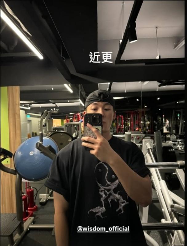 許光漢在退伍前夕，搶先曬出自己練出一身結實線條的健身照。
