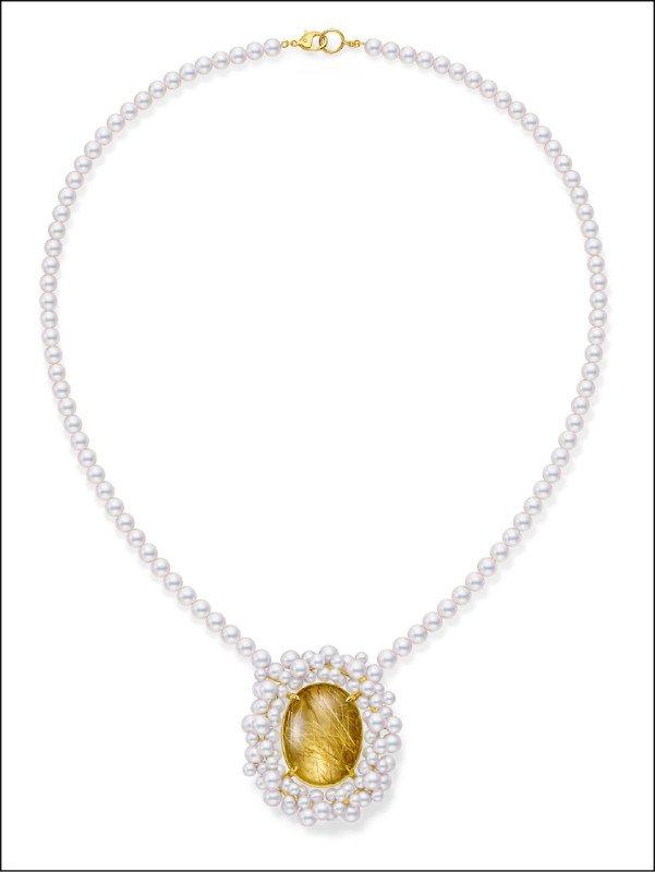 TASAKI NICCOLÒ PASQUALETTI PASSEL系列珍珠搭配金色髮晶，展現自然的光能與生命力，項鍊約1,598,520元。