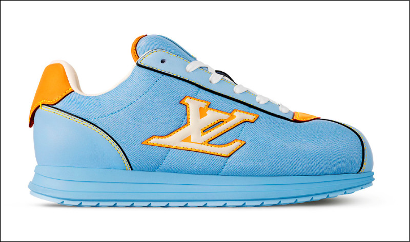 Louis Vuitton LV Buttersoft淺藍色運動鞋，46,700元。