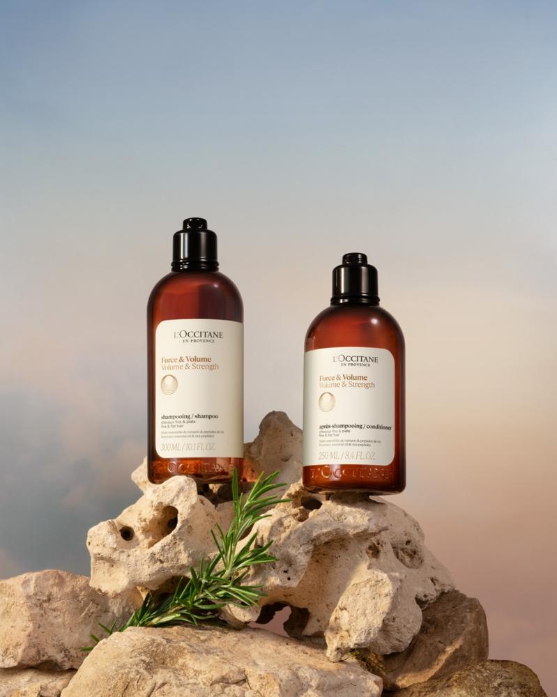 歐舒丹將熱賣的「草本強韌系列」全新升級，草本強韌洗髮乳，300ml，1,060元；草本強韌潤髮乳250ml，1,060元。